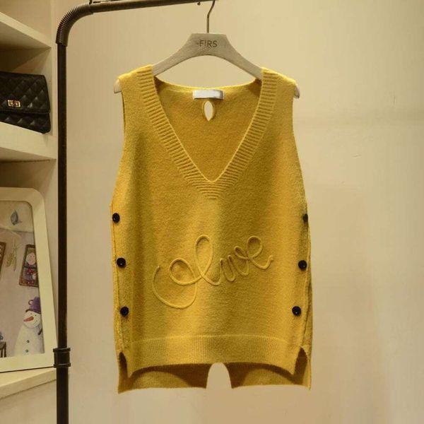 spring sweater womens vests fashion korean version of the versatile v neck button loose knitted vest, Black;white
spring sweater womens vests fashion korean version of the versatile v neck button loose knitted vest, Black;white