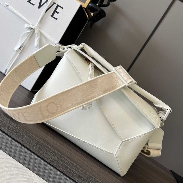 designer luxury handbags loew's bags new puzzle small rabbit embroidery wide shoulder strap single crossbody geometry bag high quality
designer luxury handbags loew's bags new puzzle small rabbit embroidery wide shoulder strap single crossbody geometry bag high quality