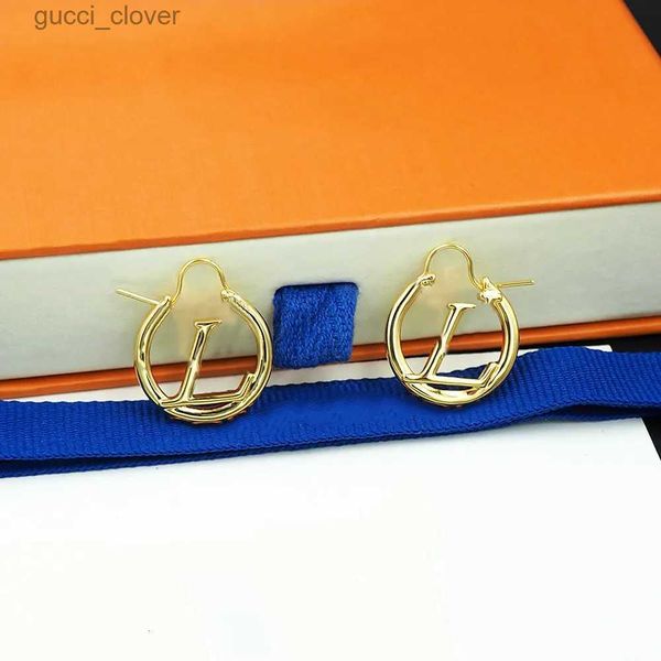 2023 fashion jewelry designer huggie pendant earrings big circle for women earring designers letter v hoop earrings gift, Golden;silver
2023 fashion jewelry designer huggie pendant earrings big circle for women earring designers letter v hoop earrings gift, Golden;silver