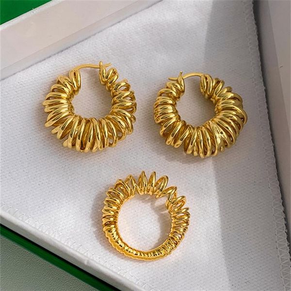 european and american spring gold earrings stud niche design high-end light luxury fashion tide brand retro wild jewelry gift3044, Golden;silver
european and american spring gold earrings stud niche design high-end light luxury fashion tide brand retro wild jewelry gift3044, Golden;silver