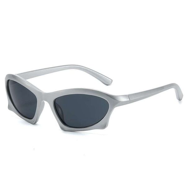 summer sports retro geometric sunglasses trend street shooting ins style poster woman, White;black
summer sports retro geometric sunglasses trend street shooting ins style poster woman, White;black