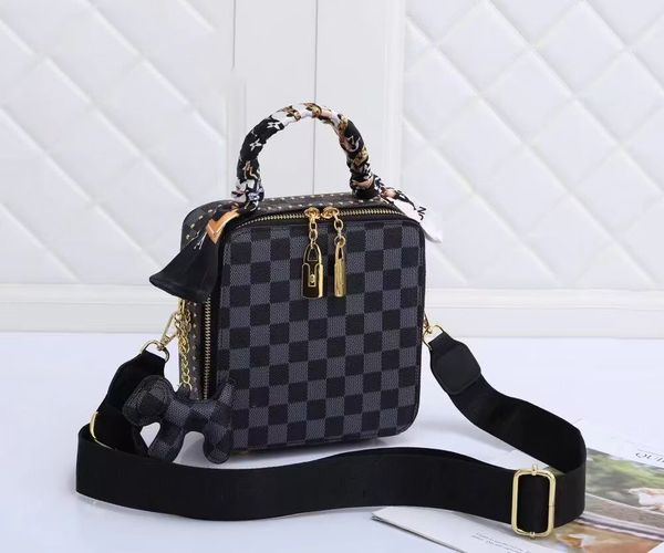 Crossbody Bags luxurys designers Tassel Handbags bag Women Leather Soho Disco Shoulder Bag Fringed Messenger Purse Designer Wallet Evening Bag V5623, Q3
Crossbody Bags luxurys designers Tassel Handbags bag Women Leather Soho Disco Shoulder Bag Fringed Messenger Purse Designer Wallet Evening Bag V5623, Q3