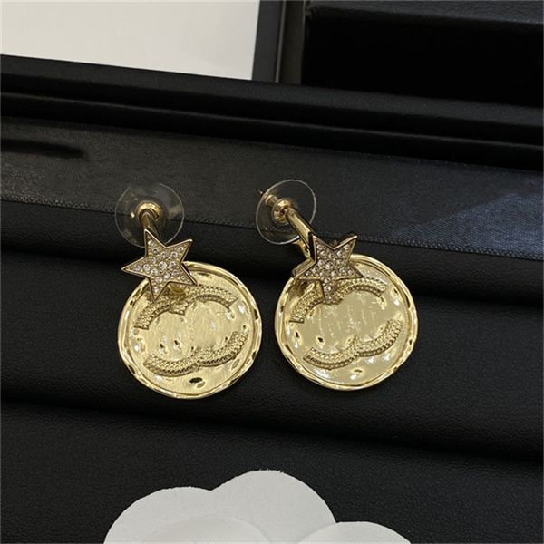 designer new stud woman earring double letter c logo ccity earings luxury women hoop jewelry crystal pearl earrings, Golden;silver
designer new stud woman earring double letter c logo ccity earings luxury women hoop jewelry crystal pearl earrings, Golden;silver