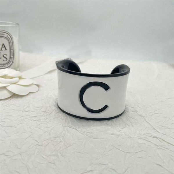 2023 luxury quality charm opened bangle with words design in white black blue color design have box stamp ps7361b274z
2023 luxury quality charm opened bangle with words design in white black blue color design have box stamp ps7361b274z