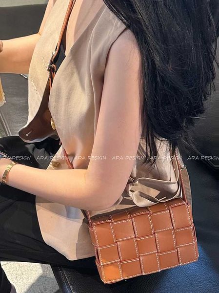 abottegasventas designer tote bag mini jodie candy woven plaid pillow tofu small square bag triangle metal decoration crossbody genuine leat
abottegasventas designer tote bag mini jodie candy woven plaid pillow tofu small square bag triangle metal decoration crossbody genuine leat