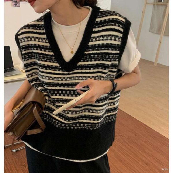 spring color matching sleeveless loose pullover sweater vest for women v neck all retro, Black;white
spring color matching sleeveless loose pullover sweater vest for women v neck all retro, Black;white