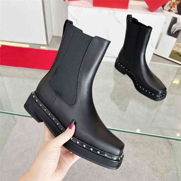 luxury design boots 2023 valentinosity fashion women's work decoration snow skid anti slip knight boots martin boots casual socks boots, Black
luxury design boots 2023 valentinosity fashion women's work decoration snow skid anti slip knight boots martin boots casual socks boots, Black