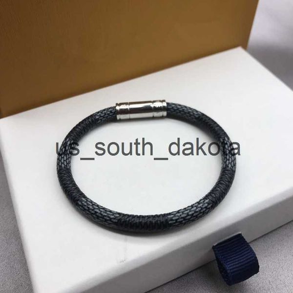 chain with box fashion designer women bracelets men grey charm delicate invisible luxury jewelry new magnetic buckle gold leather bracelet 1, Black
chain with box fashion designer women bracelets men grey charm delicate invisible luxury jewelry new magnetic buckle gold leather bracelet 1, Black