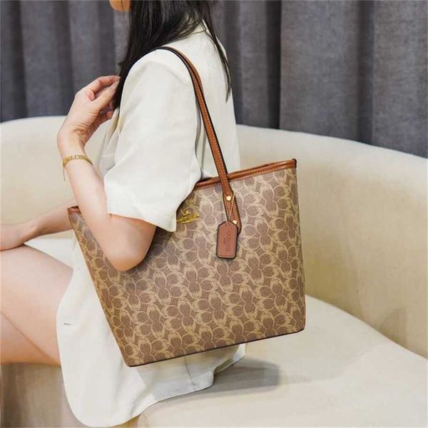 women's 2023 autumn new versatile handbag fashion classic shopping tote shoulder bag 2tu
women's 2023 autumn new versatile handbag fashion classic shopping tote shoulder bag 2tu