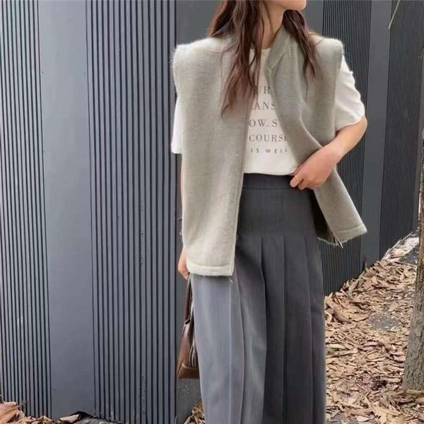 sleeveless zipper knitted cardigan vest female spring style loose soft temperament folded sweater trend, Black;white
sleeveless zipper knitted cardigan vest female spring style loose soft temperament folded sweater trend, Black;white