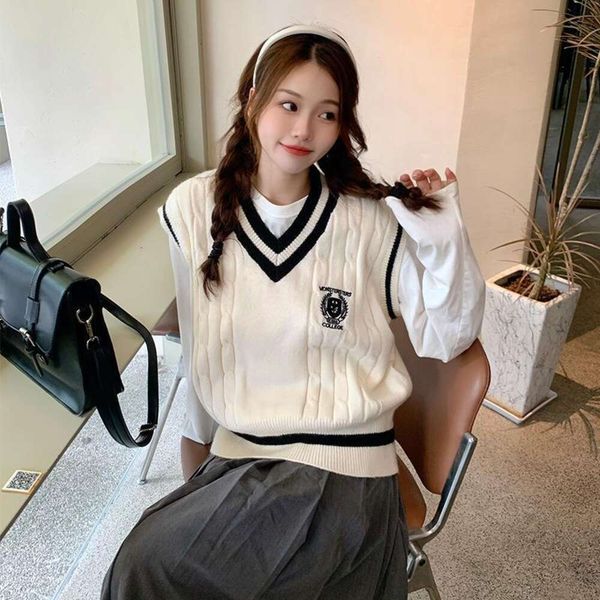 autumn style vests preppy embroidered v neck knitted sweater vest female korean loose fashion outfit, Black;white
autumn style vests preppy embroidered v neck knitted sweater vest female korean loose fashion outfit, Black;white