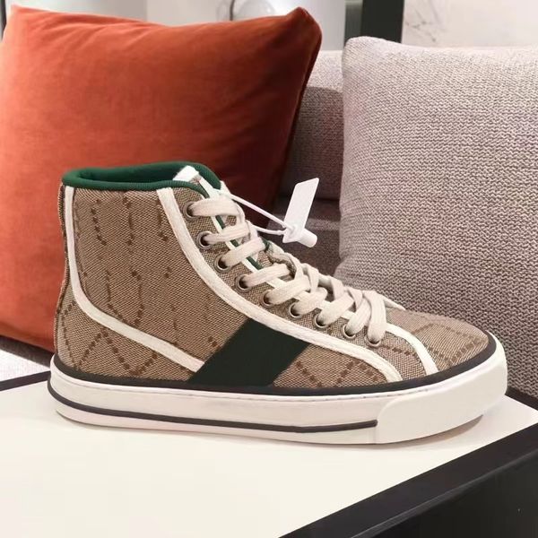 2023 designer shoes red bottoms loafers running shoes red white leather mens women chaussures sneakers trainers with box 35-46
2023 designer shoes red bottoms loafers running shoes red white leather mens women chaussures sneakers trainers with box 35-46