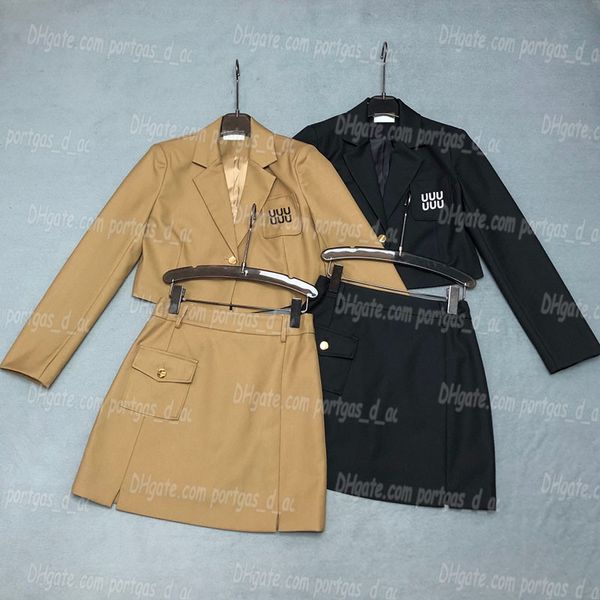 luxury women blazer skirt cropped letter women coat mini skirts outfit designer woman formal suit set, Black
luxury women blazer skirt cropped letter women coat mini skirts outfit designer woman formal suit set, Black