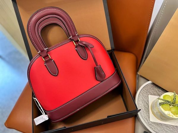 2023 new luxury design women's luxury luxury shell bag luggage box handle embossed metal key leather case practical versatile crossbody
2023 new luxury design women's luxury luxury shell bag luggage box handle embossed metal key leather case practical versatile crossbody