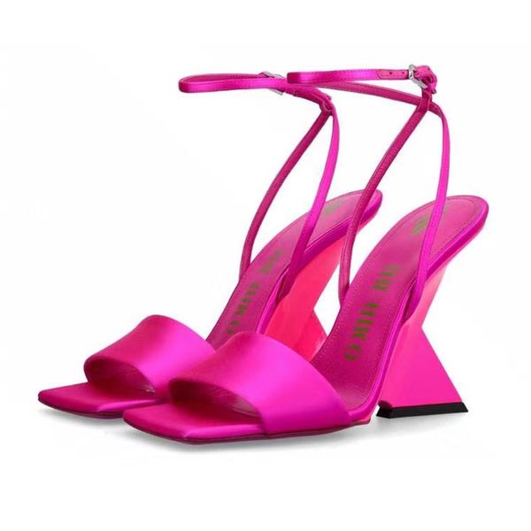 designer shoes The Attico Special-Shaped Heel Sandals Square Color Cheope black e pink Wedge Dress shoes Ladies Party Shoe Summer Fashion brand womens high heels
designer shoes The Attico Special-Shaped Heel Sandals Square Color Cheope black e pink Wedge Dress shoes Ladies Party Shoe Summer Fashion brand womens high heels