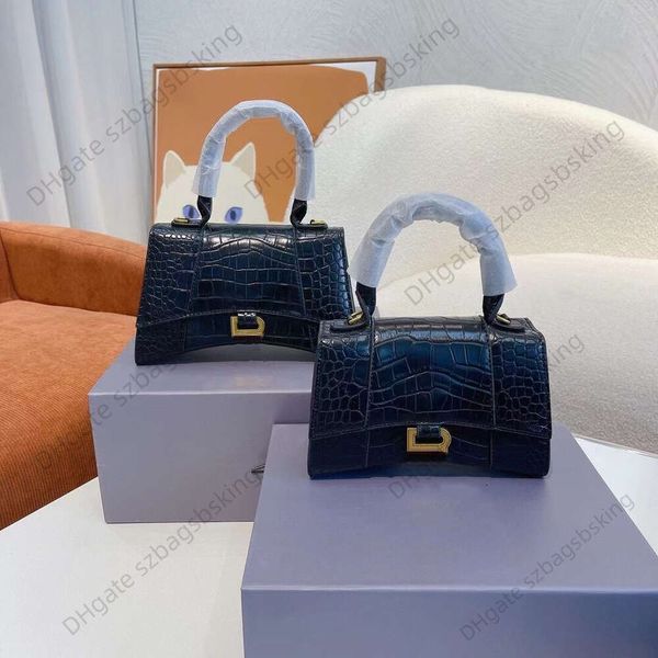 r hourglass bag women's shoulder handbag leather handheld clamshell wallet classic large capacity crocodile print vintage crossbody bag
r hourglass bag women's shoulder handbag leather handheld clamshell wallet classic large capacity crocodile print vintage crossbody bag