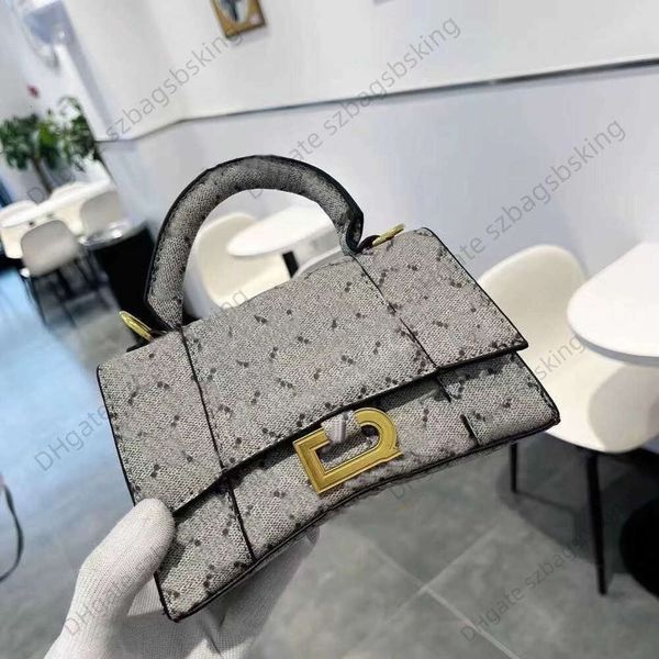 classic hourglass bag designer handbags tote letter buckle crocodile pattern sheepskin handbag fashion messenger hand carry one shoulder bag
classic hourglass bag designer handbags tote letter buckle crocodile pattern sheepskin handbag fashion messenger hand carry one shoulder bag