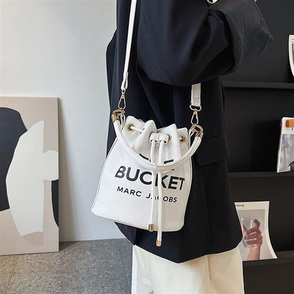 luxury designer the leather bucket bag branded embossing crossbody bags removable adjustable leather strap handlebag shoulder marc227r
luxury designer the leather bucket bag branded embossing crossbody bags removable adjustable leather strap handlebag shoulder marc227r