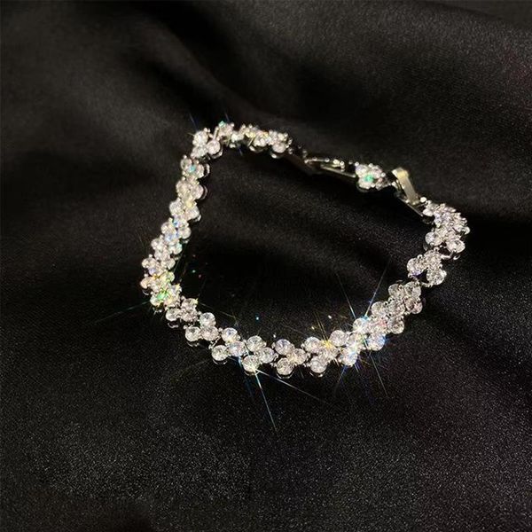 luxurys designers bracelet women charm bracelet versatile trend fashion studded with diamonds bracelets boutique gift246y, Golden;silver
luxurys designers bracelet women charm bracelet versatile trend fashion studded with diamonds bracelets boutique gift246y, Golden;silver