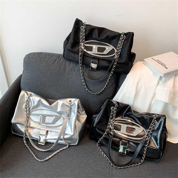 popular bags for sale (second hair) double chain stray bag large capacity crossbody pleated shoulder fashionable commuting trend
popular bags for sale (second hair) double chain stray bag large capacity crossbody pleated shoulder fashionable commuting trend
