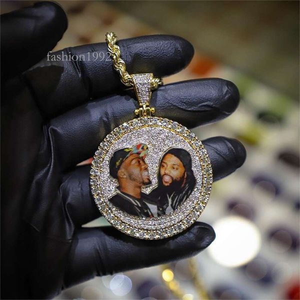 Custom Bling Bling Vvs Moissanite Diamond Photo Pendant Mens Hip Hop Jewelry S Sier Solid Gold Charm Pendants for Women Men
Custom Bling Bling Vvs Moissanite Diamond Photo Pendant Mens Hip Hop Jewelry S Sier Solid Gold Charm Pendants for Women Men