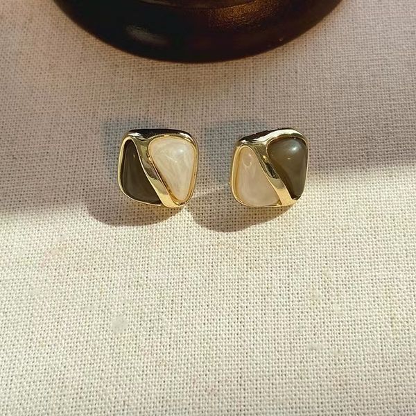 gold plated luxury brand designers letters stud geometric famous women round crystal rhinestone pearl earring wedding party vintage stud ear, Golden;silver
gold plated luxury brand designers letters stud geometric famous women round crystal rhinestone pearl earring wedding party vintage stud ear, Golden;silver