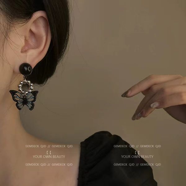 fashion earring stud micro inlays crystal copper women earrings ladies ear studs designer jewelry gifts green leaves black butterfly stud ea, Golden
fashion earring stud micro inlays crystal copper women earrings ladies ear studs designer jewelry gifts green leaves black butterfly stud ea, Golden