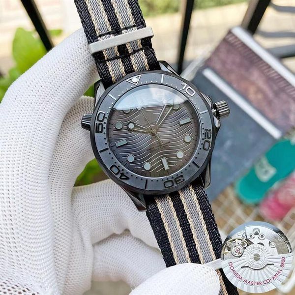 luxury mens watches 300 meter dive dive's all-new carbon black super-luminnova luminous coating leather fine stee304t, Slivery;brown
luxury mens watches 300 meter dive dive's all-new carbon black super-luminnova luminous coating leather fine stee304t, Slivery;brown