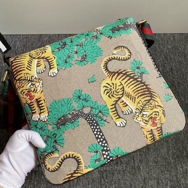luxury designer shoulder bags tiger pattern and tree picture fashion men's messenger bag fashion crossbody bag purse new style 5a+ qual
luxury designer shoulder bags tiger pattern and tree picture fashion men's messenger bag fashion crossbody bag purse new style 5a+ qual