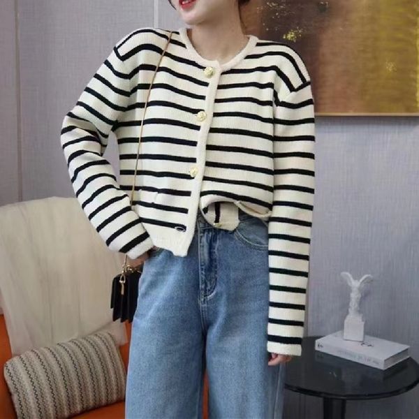 gold buckle contrast color striped round neck classic style knitted cardigan womens spring and autumn french loose short outerwear sweater c, White;black
gold buckle contrast color striped round neck classic style knitted cardigan womens spring and autumn french loose short outerwear sweater c, White;black