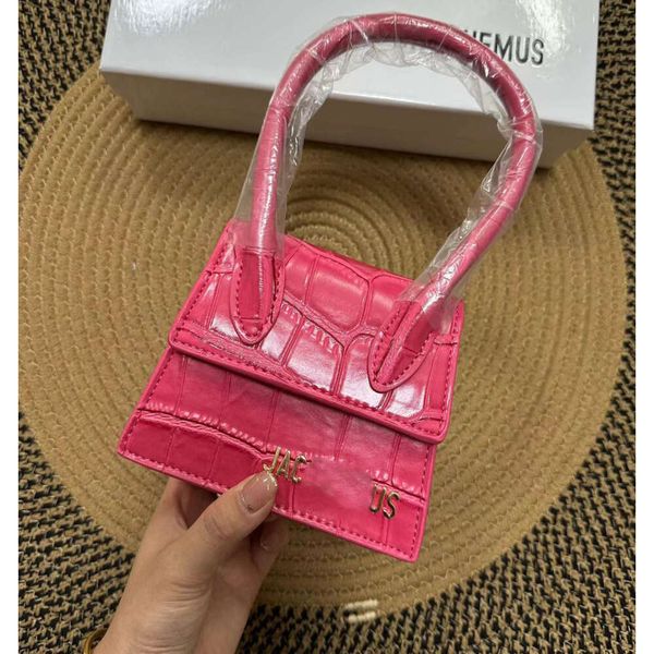 23ss designer jacquemes bag le bambino crocodile patterned tang yan matching single shoulder crossbody handbag for women
23ss designer jacquemes bag le bambino crocodile patterned tang yan matching single shoulder crossbody handbag for women