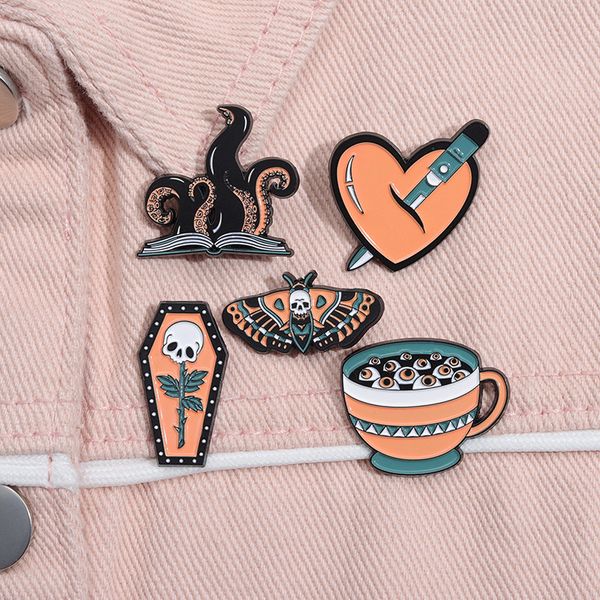 Halloween Butterfly Heart Ghost Brooches Pins Jewelry For Women Backpack Hat Cowboy Moth Enamel Badge Carton Coffee Cup Octopus Alloy Lapel Pin Accessories
Halloween Butterfly Heart Ghost Brooches Pins Jewelry For Women Backpack Hat Cowboy Moth Enamel Badge Carton Coffee Cup Octopus Alloy Lapel Pin Accessories