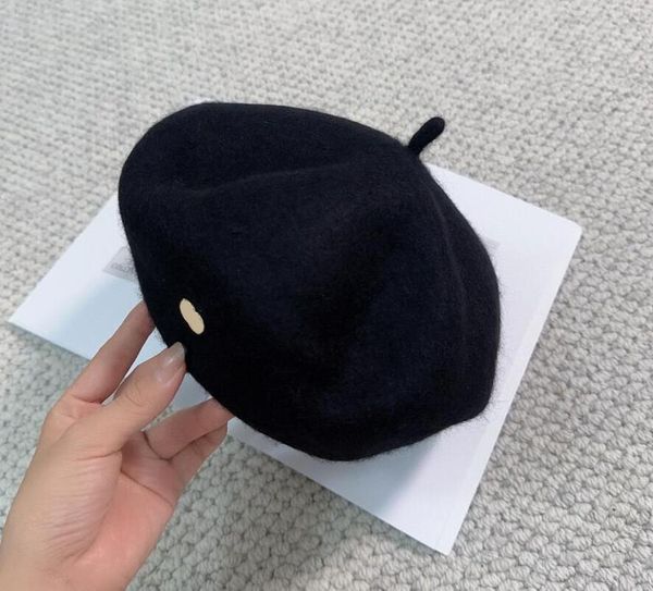 Women Designer Berets Winter Letters Embriodery Hats Bucket Cap with Inverted Triangle Lady Casquette Hat 2 Styles Top Quality, No1
Women Designer Berets Winter Letters Embriodery Hats Bucket Cap with Inverted Triangle Lady Casquette Hat 2 Styles Top Quality, No1