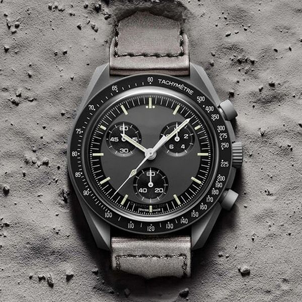 Bioceramic Planet Moon Quarz Watch Mission To Mercury 42mm Full Function Chronograph Luxury Mens couple joint name Wristwatches Moonshine Gold moonswatch SATURN A
Bioceramic Planet Moon Quarz Watch Mission To Mercury 42mm Full Function Chronograph Luxury Mens couple joint name Wristwatches Moonshine Gold moonswatch SATURN A