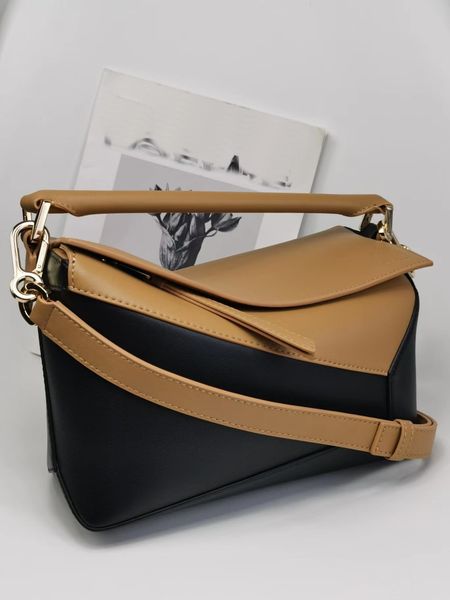 2023 original order 3001b cow leather Puzzle handbag 10A designer bag imported calfskin new winter fashion metal logo shoulder bag design bag type shoulder bag
2023 original order 3001b cow leather Puzzle handbag 10A designer bag imported calfskin new winter fashion metal logo shoulder bag design bag type shoulder bag