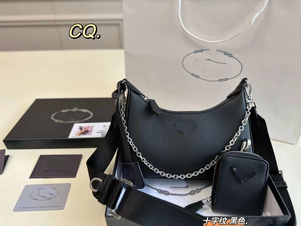 2023 new product three-in-one armpit bag wide shoulder strap chain casual handbag women's shoulder bag fashion crossbody bag luxury square mobile phone bag
2023 new product three-in-one armpit bag wide shoulder strap chain casual handbag women's shoulder bag fashion crossbody bag luxury square mobile phone bag