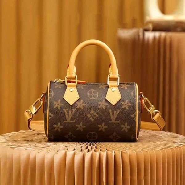 10A High Quality Designer Bag Boston Pillow Shoulder Handbags Bandouliiere Inclined Bag Fashion Womens Handbag Crossbody Clutch Bags, Size 16cm1
10A High Quality Designer Bag Boston Pillow Shoulder Handbags Bandouliiere Inclined Bag Fashion Womens Handbag Crossbody Clutch Bags, Size 16cm1