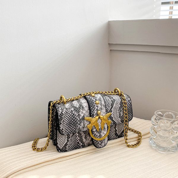 Factory sales women shoulder bags 4 colors street fashion snake chain bag trend color matching leather handbag flip fashion mobile phone coin purse 72123#, Blue
Factory sales women shoulder bags 4 colors street fashion snake chain bag trend color matching leather handbag flip fashion mobile phone coin purse 72123#, Blue