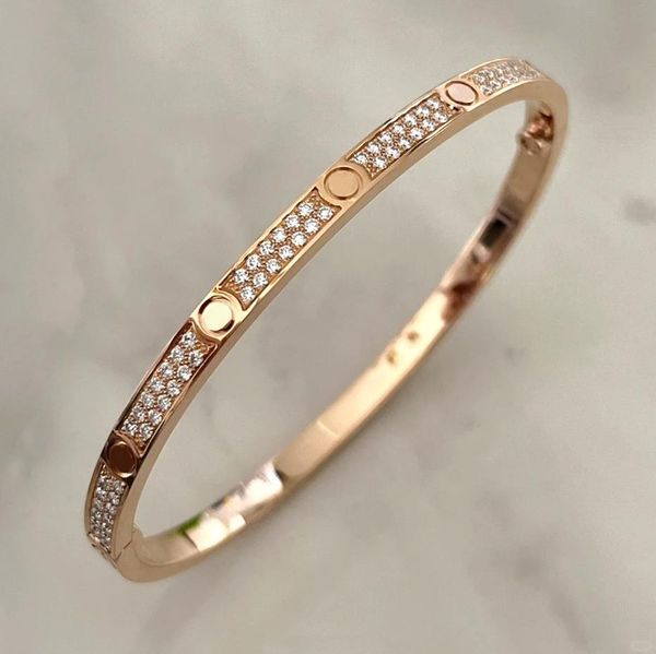Designer Bracelet Ladies Titanium Bangle Classic Lover Bracelets for Men Womens Two Row Diamond Jewelry High Quality Birthday Presents Christmas Gift
Designer Bracelet Ladies Titanium Bangle Classic Lover Bracelets for Men Womens Two Row Diamond Jewelry High Quality Birthday Presents Christmas Gift