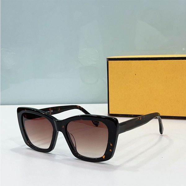 Designer Sunglasses Classic High Quality UV400 Travel Men Fashion Square Plate Frame with Letter Symbol Decoration on the Side FE40085F Gentle Women
Designer Sunglasses Classic High Quality UV400 Travel Men Fashion Square Plate Frame with Letter Symbol Decoration on the Side FE40085F Gentle Women