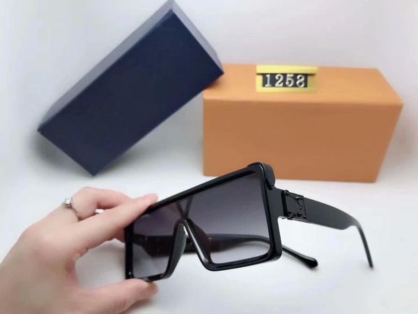 Men designer sunglasses with box sunglasses for women Hip hop Luxury classics Fashion Matching Driving Beach shading UV protection polarized glasses gift
Men designer sunglasses with box sunglasses for women Hip hop Luxury classics Fashion Matching Driving Beach shading UV protection polarized glasses gift