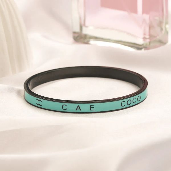 Fashionable Bracelets Women Bangle 18K Gold Plated Stainless steel Letter Lovers Gift Wristband Cuff Bracelet Designer Jewelry
Fashionable Bracelets Women Bangle 18K Gold Plated Stainless steel Letter Lovers Gift Wristband Cuff Bracelet Designer Jewelry