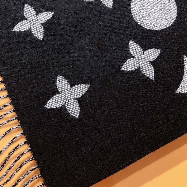 

Echarpe V Designer scarf designers Silk Mens Womens Four Seasons Shawl Fashion Letter Scarf Size 186*34cm 4 Color High Qualit