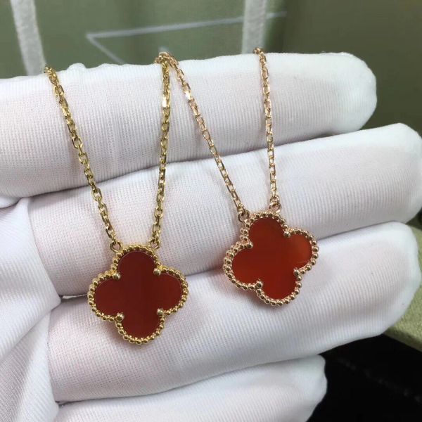 Luxury Designer vanly cleefly Clover Necklace Womens Fashion 15mm Flowers Four-leaf Pendant Necklace Jewelry for Neck Gold Chain Necklaces Christmas gift jewelry
Luxury Designer vanly cleefly Clover Necklace Womens Fashion 15mm Flowers Four-leaf Pendant Necklace Jewelry for Neck Gold Chain Necklaces Christmas gift jewelry