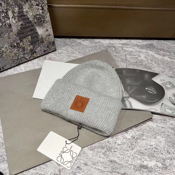 Beanie Designer Beanie Winter Knitted Hat Warm Ear Protection Fashion Trendy Outdoor Cap Temperament Classic Solid Color Letter B, Grey
Beanie Designer Beanie Winter Knitted Hat Warm Ear Protection Fashion Trendy Outdoor Cap Temperament Classic Solid Color Letter B, Grey
