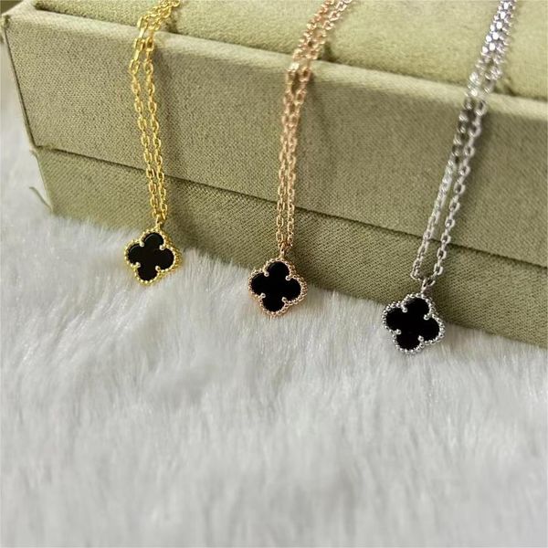 

Lovely Clover Luxury Designer Pendant Necklace for Women Girls Amother of Pearl 18K Gold Sweet Link Chain 9mm Mini Flower Elegant Choker Necklaces Jewelry Gift