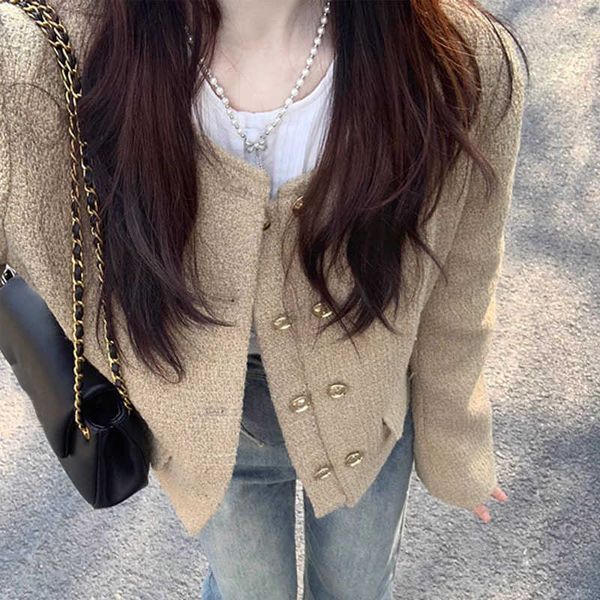 Fashion men' wear High quality small fragrant style thousand gold jacket 2023 early autumn new loose fitting temperament double breasted short cardigan, Coat
Fashion men' wear High quality small fragrant style thousand gold jacket 2023 early autumn new loose fitting temperament double breasted short cardigan, Coat