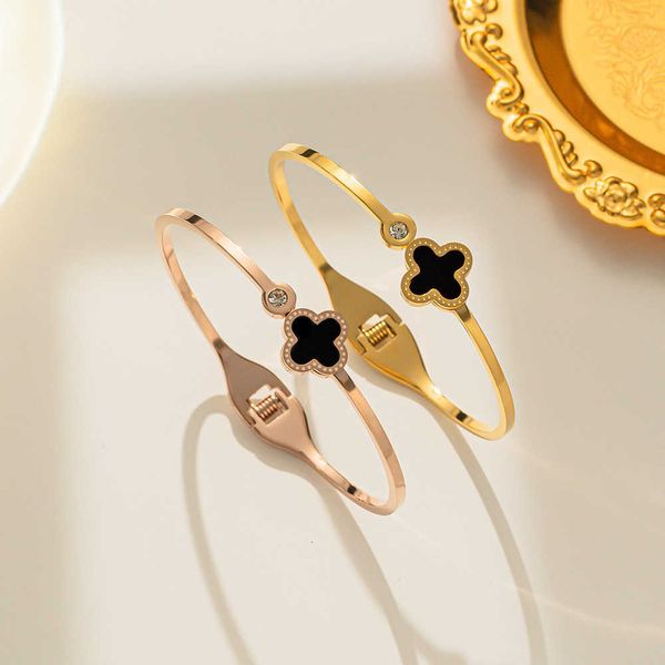 Designer bracelet four-leaf Clover luxury top jewelry women's fashion Titanium steel rose gold bracelet not fade simple opening Bracelet Gift Jewelry gift Van Clee
Designer bracelet four-leaf Clover luxury top jewelry women's fashion Titanium steel rose gold bracelet not fade simple opening Bracelet Gift Jewelry gift Van Clee