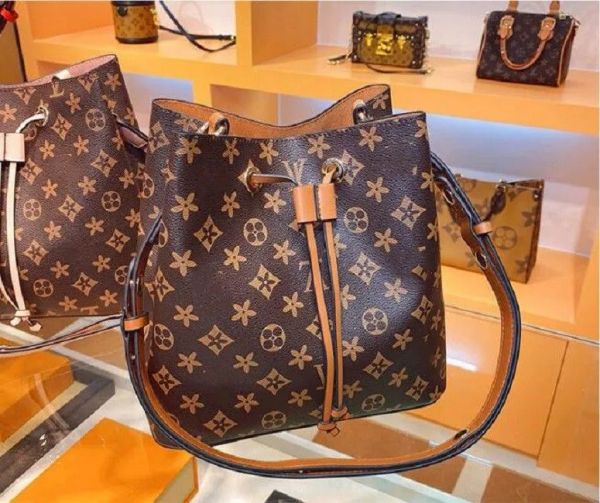 Hot Women designers Sale Handbag Womens bags Handbags Wallets for Leather Chain Bag Crossbody and Shoulder bucket Bags, Black flower
Hot Women designers Sale Handbag Womens bags Handbags Wallets for Leather Chain Bag Crossbody and Shoulder bucket Bags, Black flower