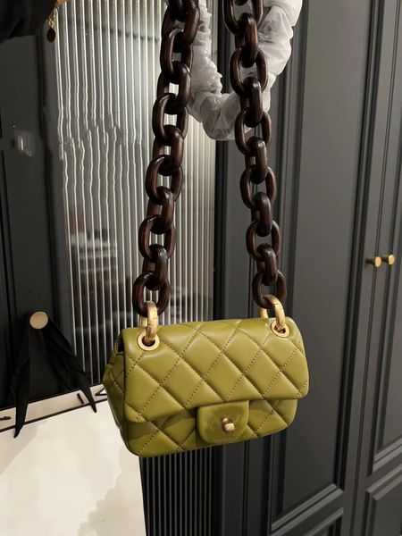 2023 Advanced Autumn and Winter New Women's Luxury Wooden Chain Square Fat 23A Advanced Handicraft Workshop Classic Retro Fashion Versatile Crossbody Bag, 8 17cm
2023 Advanced Autumn and Winter New Women's Luxury Wooden Chain Square Fat 23A Advanced Handicraft Workshop Classic Retro Fashion Versatile Crossbody Bag, 8 17cm